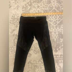 Womens Koral Lustrous Leggings Small Black